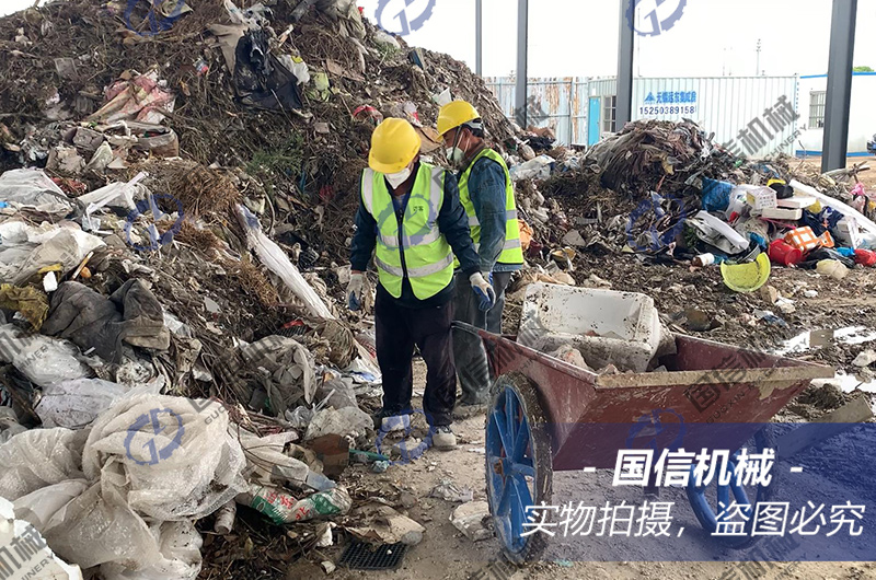 新疆阿克蘇建筑裝修垃圾篩分現(xiàn)場(chǎng)
